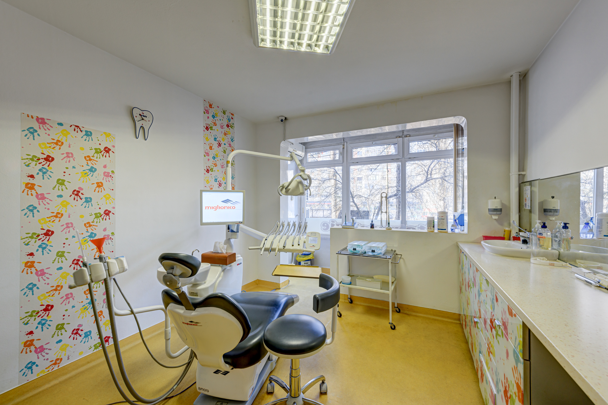 Cabinetul stomatologic Dynamic Dental din Drumul Taberei – intervenții de chirurgie orală în București