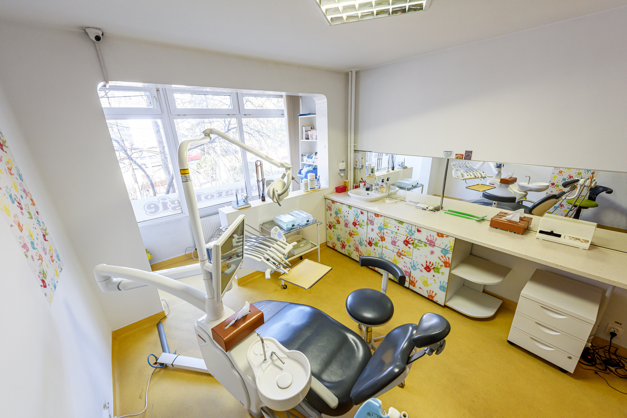 Sală de tratament la cabinetul Dynamic Dental