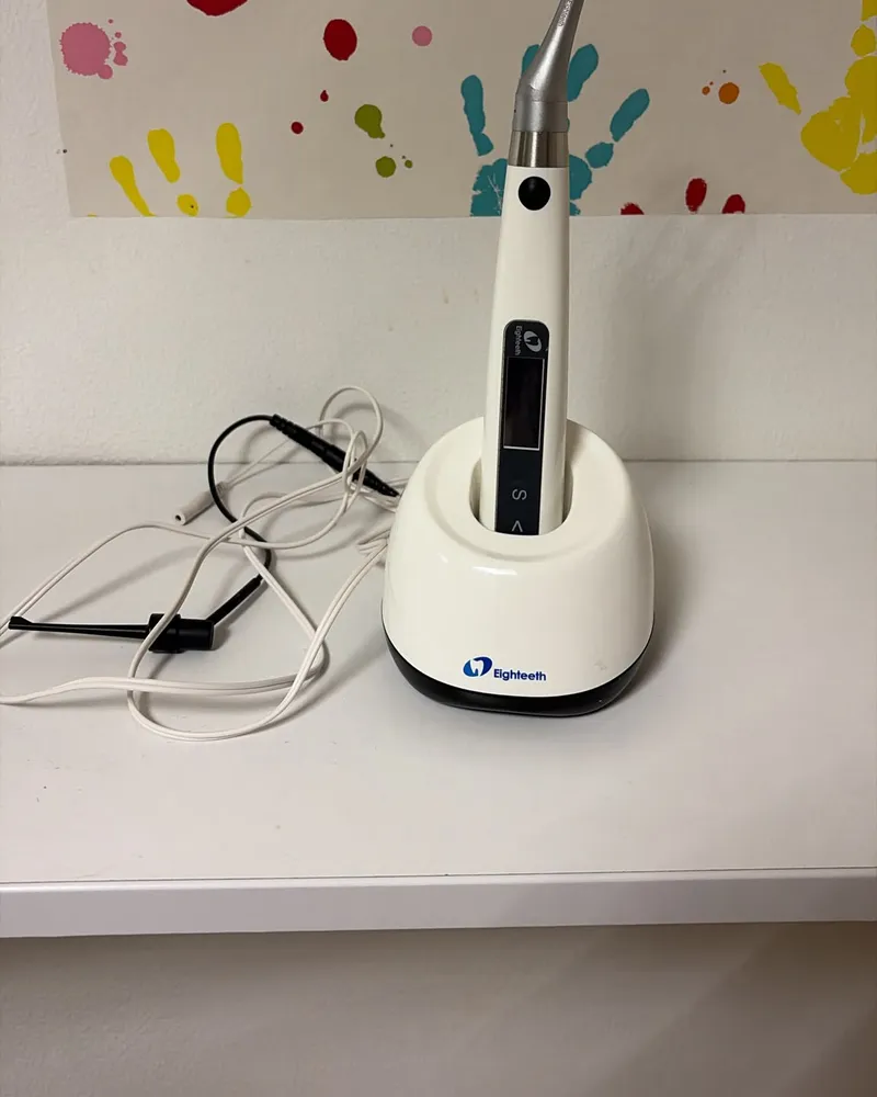 Motor endodontic Eighteeth folosit la tratamentele de canal la Dynamic Dental