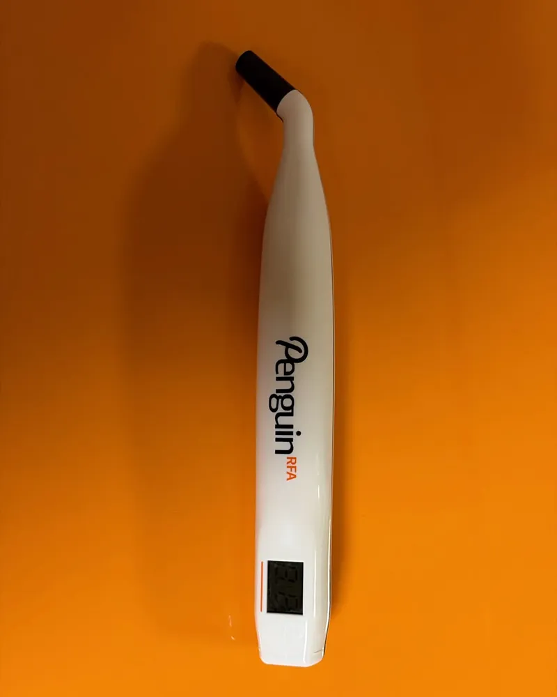 Aparatul Penguin RFA pentru măsurarea stabilității implanturilor dentare la Dynamic Dental