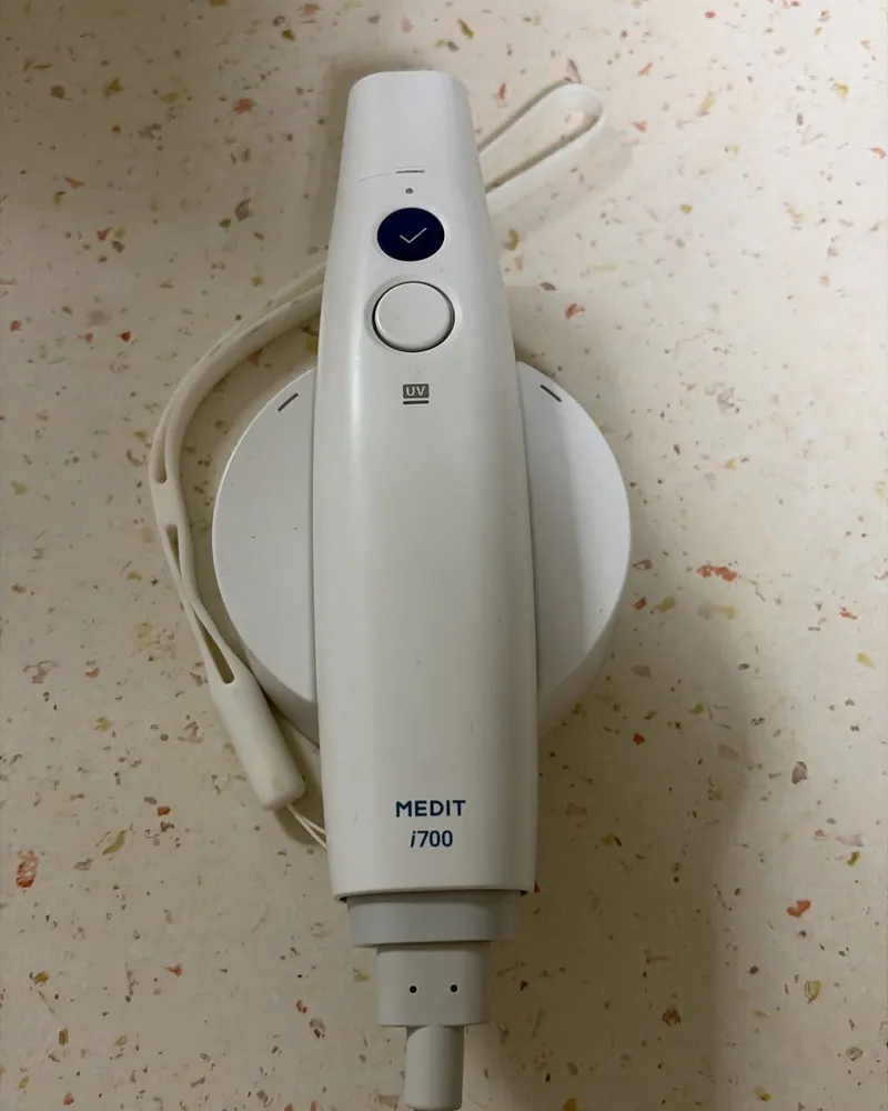 Scannerul intraoral Medit i700 pentru amprente digitale la Dynamic Dental